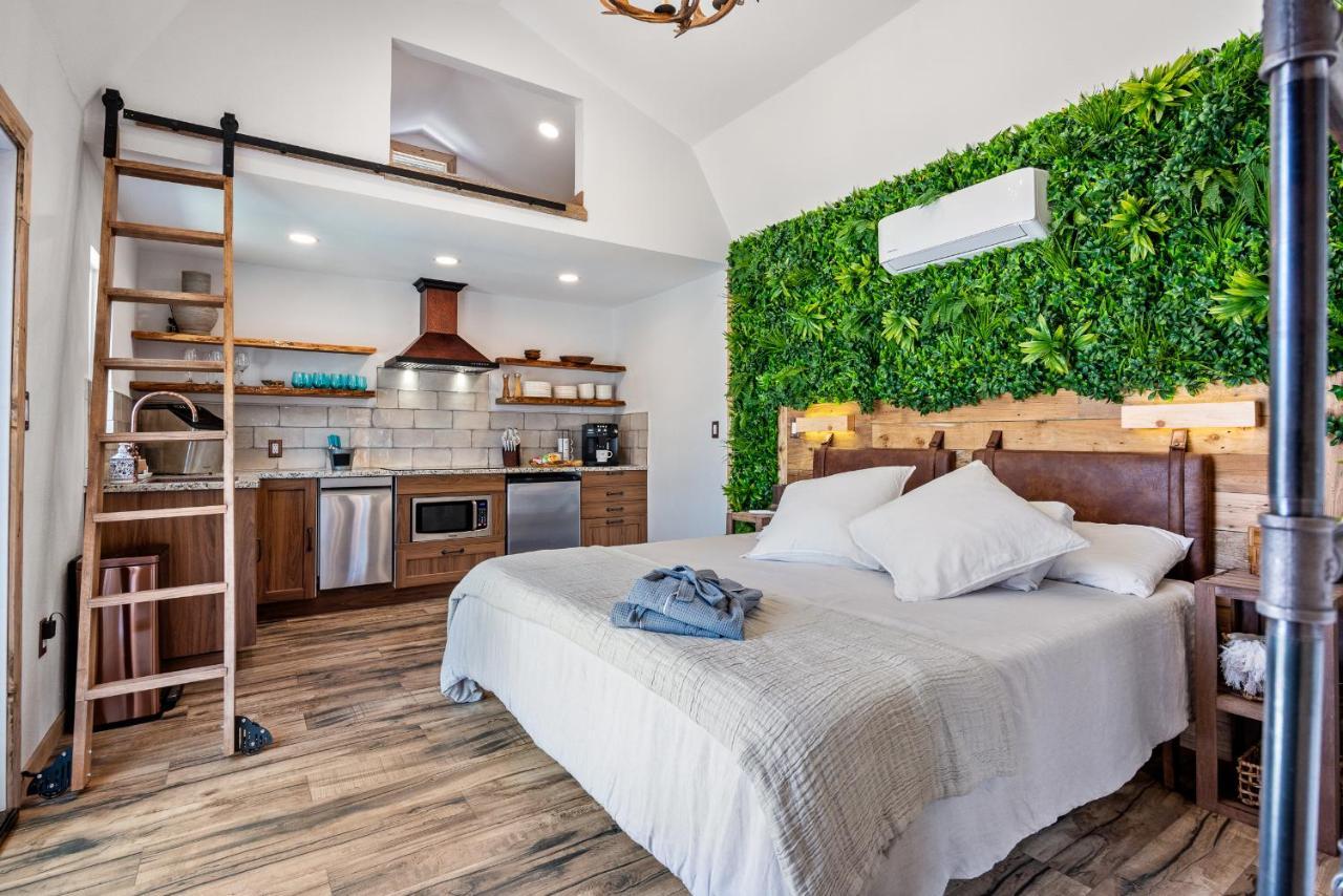 Romantic Tiny Luxury Retreat W Heated Pool, Sauna N Outdoor Shower In Wimberley 10 Acres Buitenkant foto