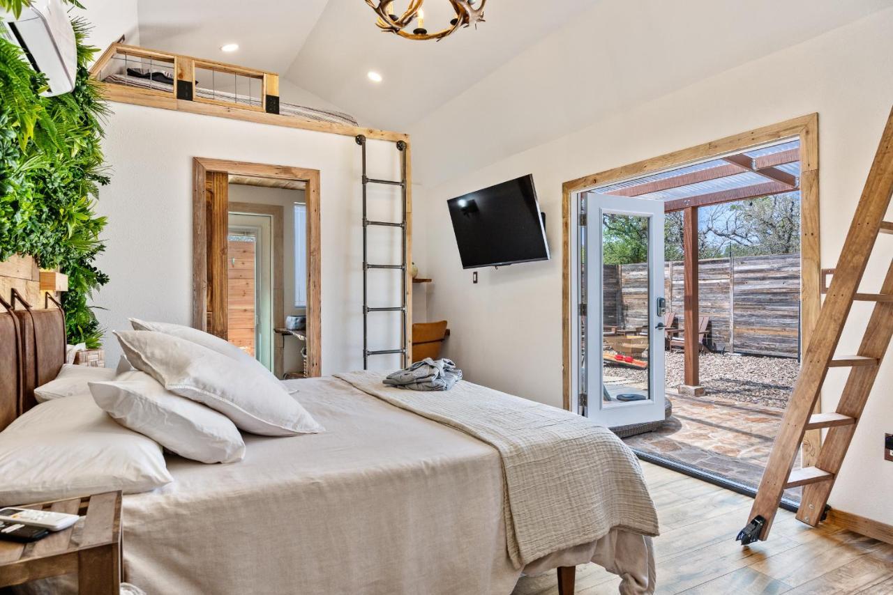 Romantic Tiny Luxury Retreat W Heated Pool, Sauna N Outdoor Shower In Wimberley 10 Acres Buitenkant foto